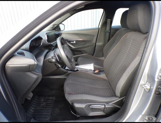 Peugeot 2008 image 7