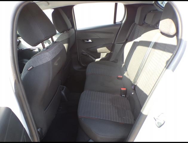 Peugeot 208 image 8