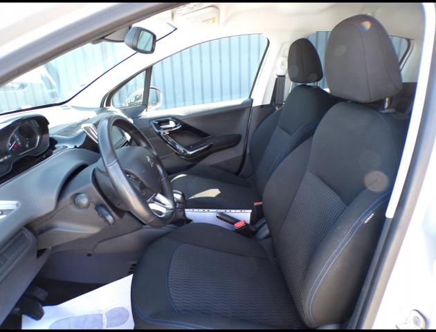 Peugeot 208 image 7