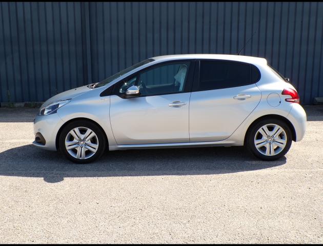 Peugeot 208 image 2