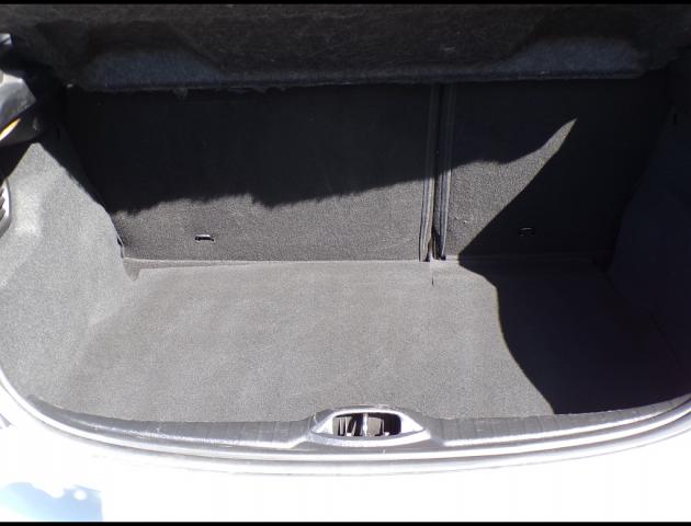 Peugeot 208 image 1