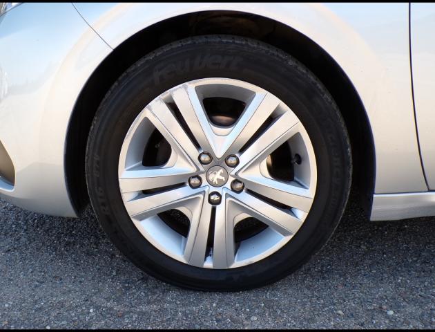 Peugeot 208 image 8