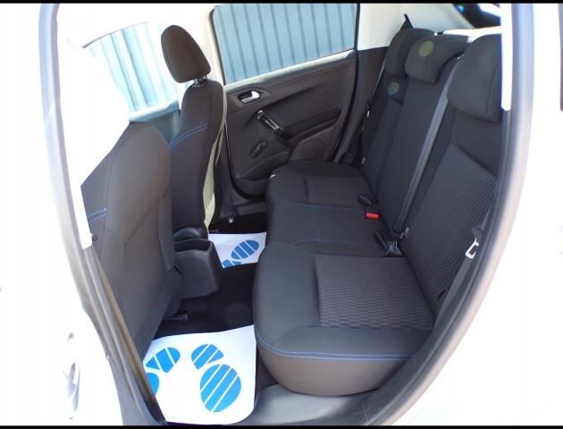 Peugeot 208 image 9