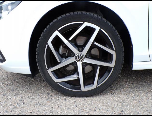 Volkswagen Golf image 9
