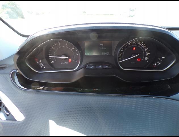 Peugeot 208 image 2