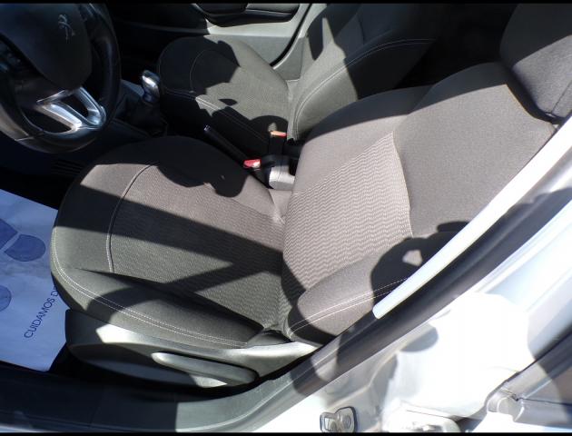 Peugeot 208 image 6