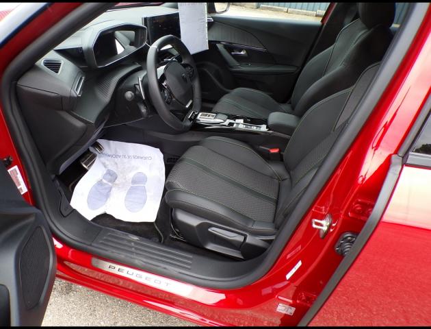 Peugeot 2008 image 1