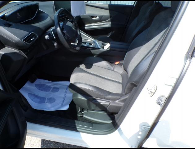 Peugeot 5008 image 2