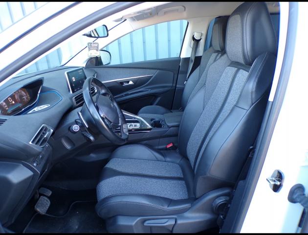 Peugeot 5008 image 2
