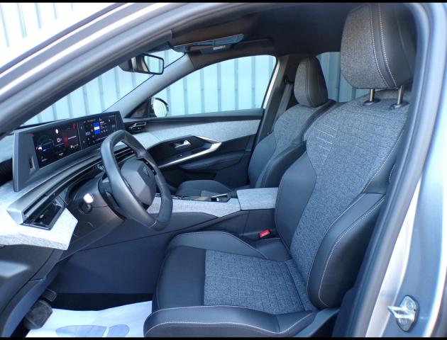 Peugeot 3008 image 2