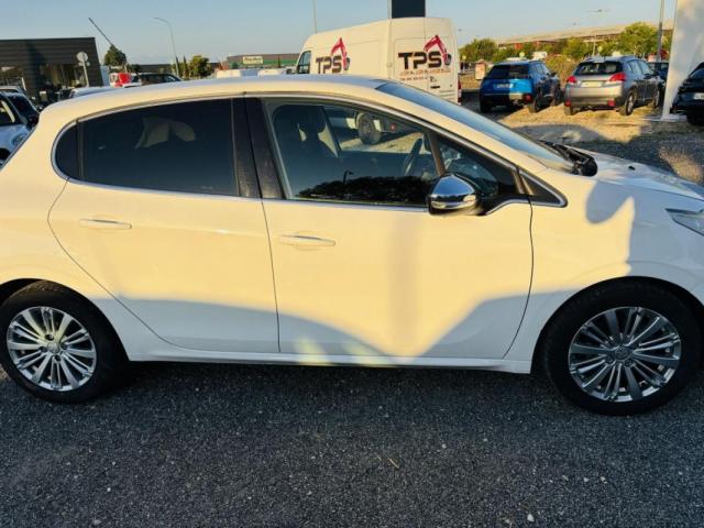 Peugeot 208 image 9