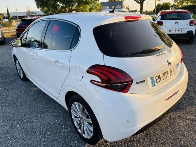 Peugeot 208 image 7