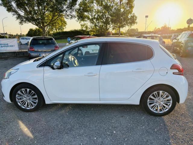 Peugeot 208 image 1