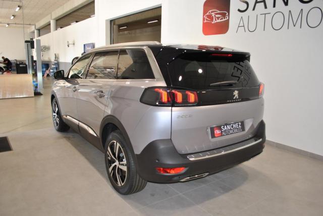 Peugeot 5008 image 1
