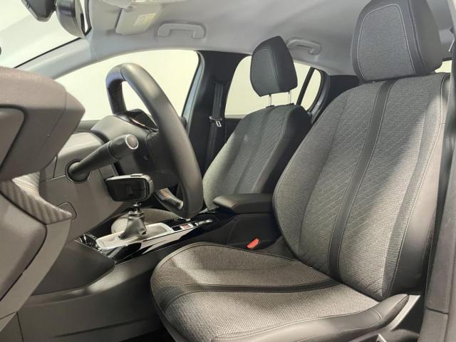 Peugeot 208 image 8