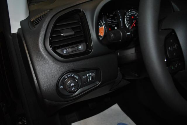 Jeep Renegade image 2