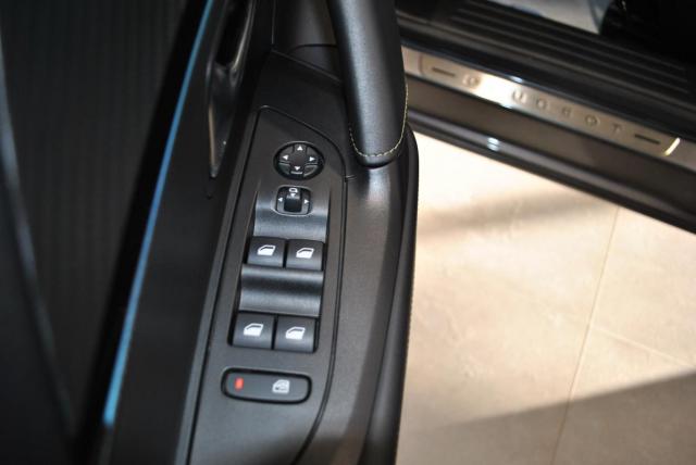 Peugeot 2008 image 3