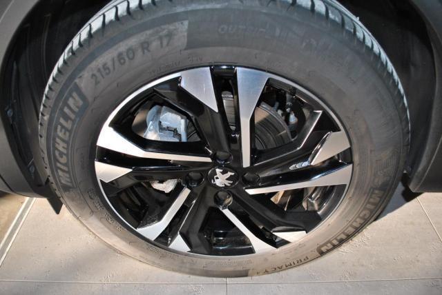 Peugeot 2008 image 9