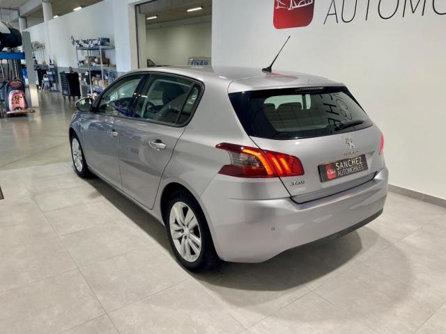 Peugeot 308 image 2