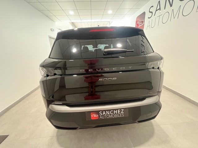Peugeot 5008 image 1