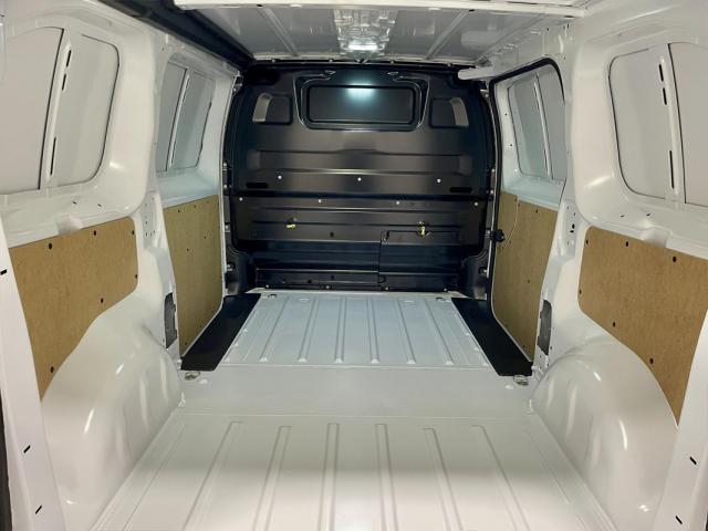 Peugeot Expert image 2