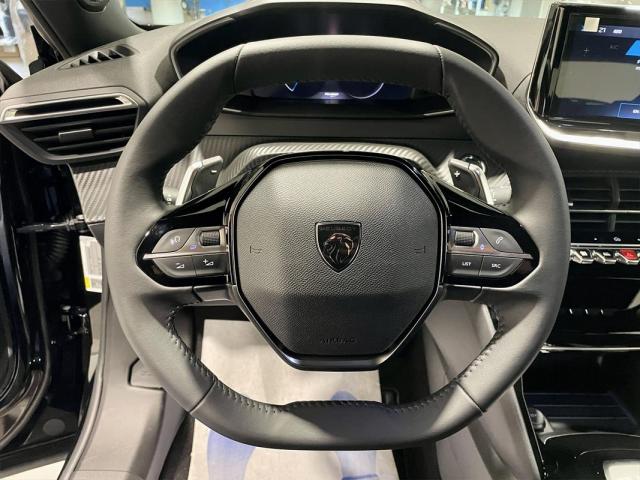 Peugeot 2008 image 8