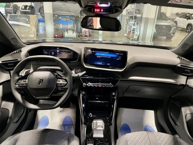 Peugeot 2008 image 2