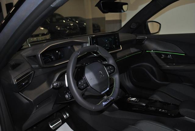 Peugeot 2008 image 1
