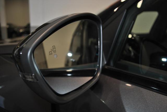 Peugeot 2008 image 8