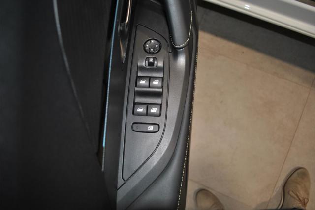Peugeot 2008 image 1