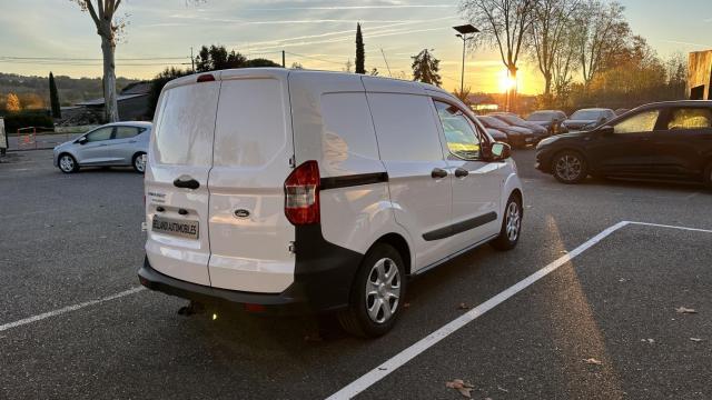 Ford Transit Courier image 4