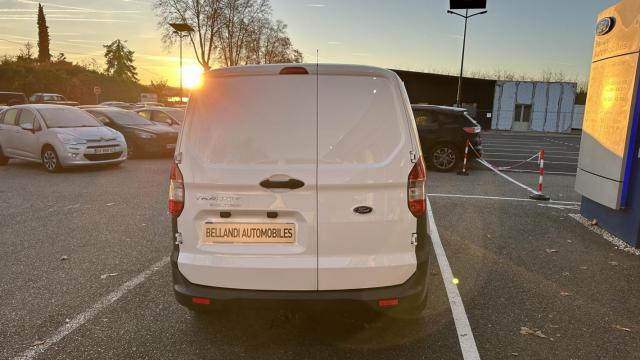 Ford Transit Courier image 3
