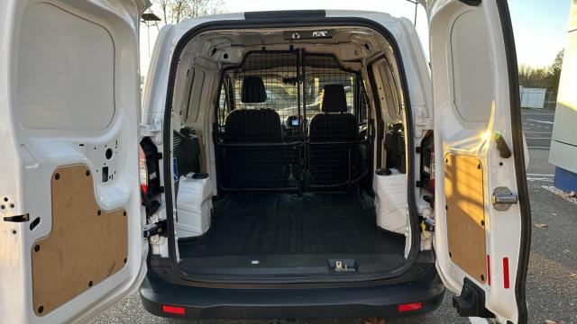 Ford Transit Courier image 8