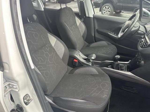 Peugeot 2008 image 2