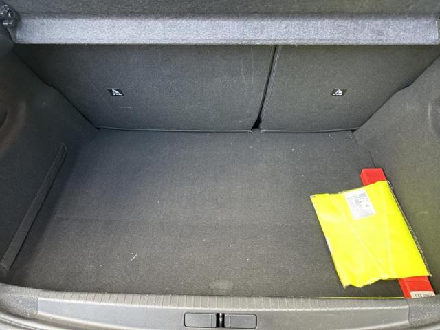 Peugeot 208 image 7