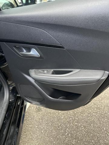 Peugeot 208 image 9