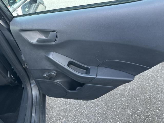 Ford Fiesta image 2
