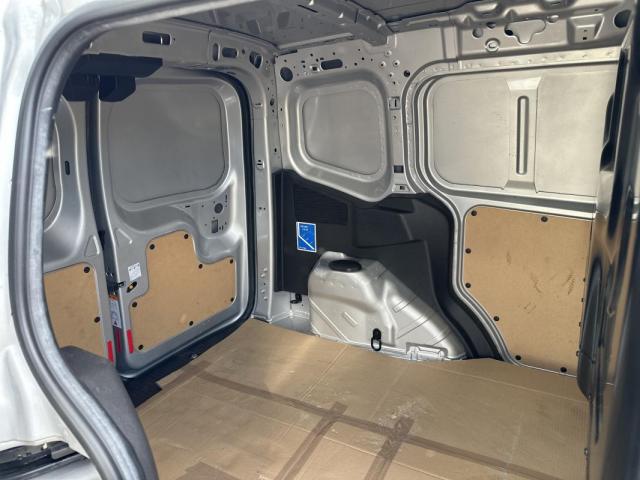 Ford Transit Courier image 5