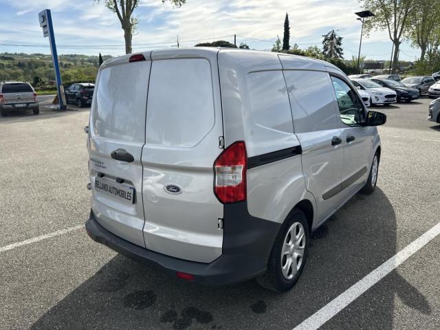 Ford Transit Courier image 8