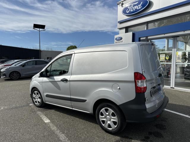 Ford Transit Courier image 9