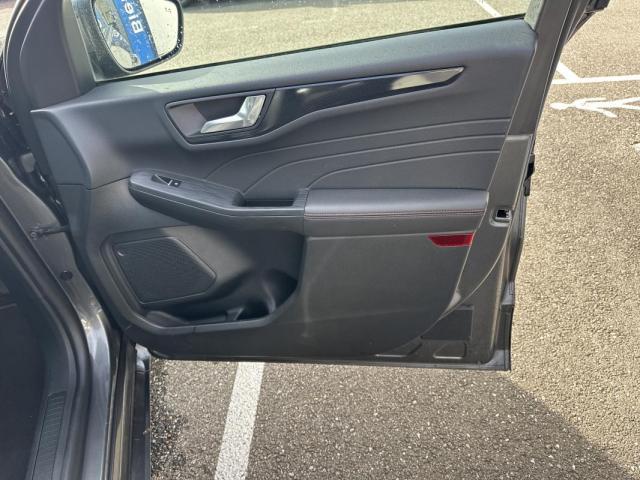Ford Kuga image 9