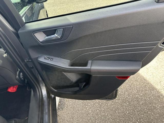 Ford Kuga image 6