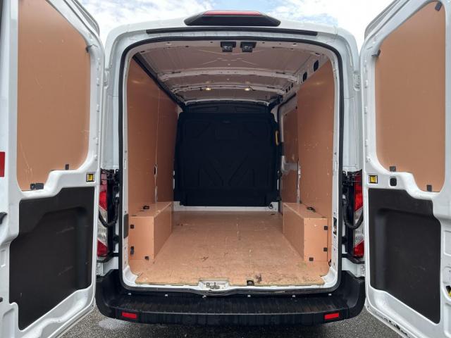 Ford Transit image 3