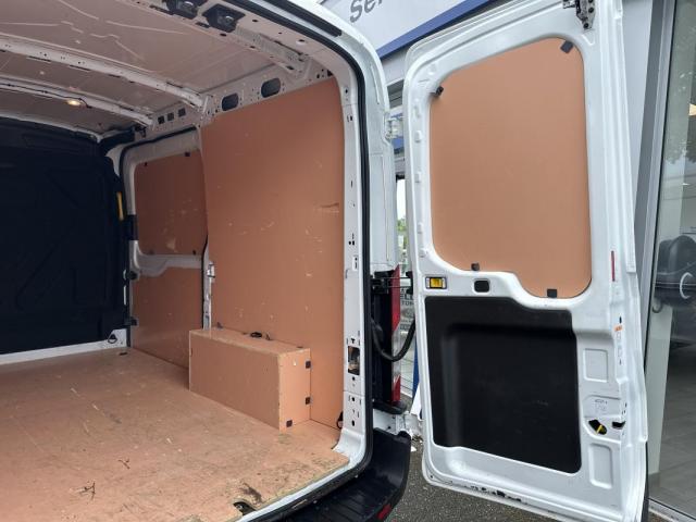 Ford Transit image 8