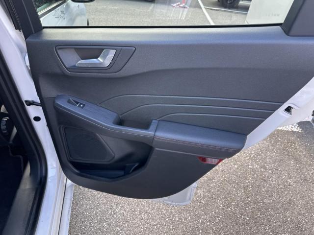 Ford Kuga image 9