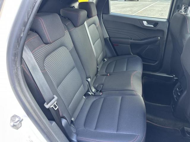 Ford Kuga image 8