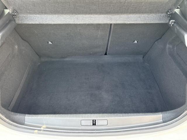 Peugeot 208 image 5