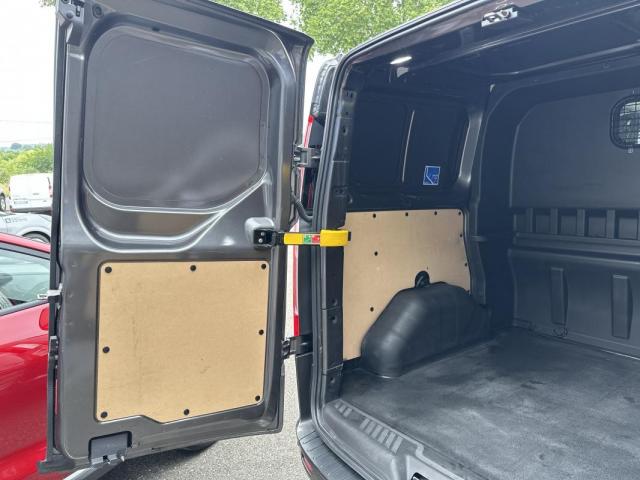 Ford Transit Custom image 2
