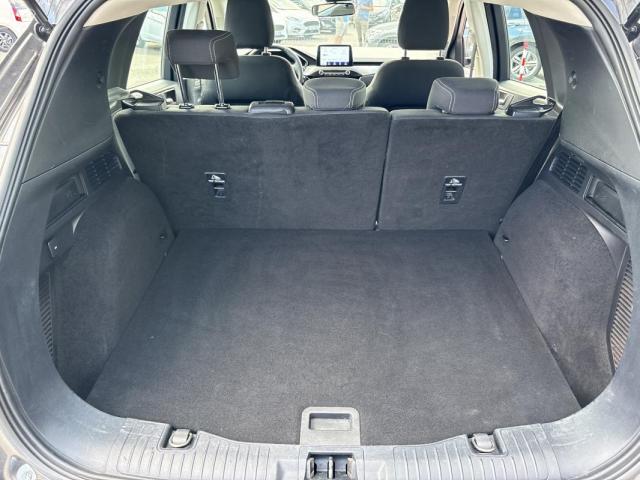 Ford Kuga image 1