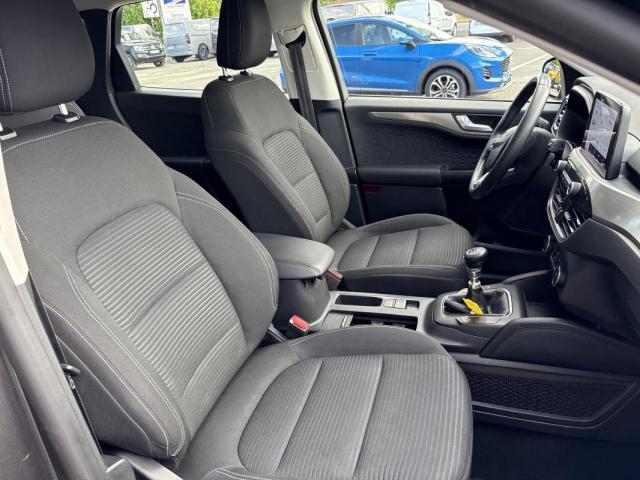 Ford Kuga image 8